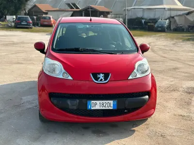 Usata Peugeot 107 68 CV (50 kW) 2008 Rosso Utilitaria