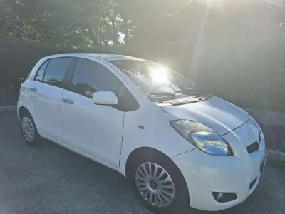 Usata Toyota Yaris Sol 101 CV (74 kW) 2011 Utilitaria