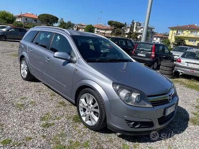 Usata Opel Astra Cosmo 101 CV (74 kW) 2005 Grigio Station wagon