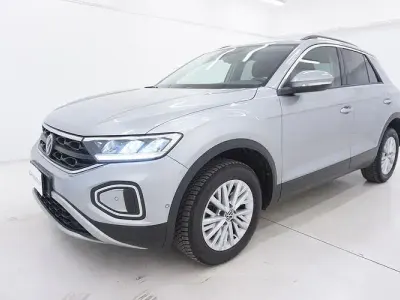 Usata VW T-Roc Life 150 CV (110 kW) 2023 Argento SUV