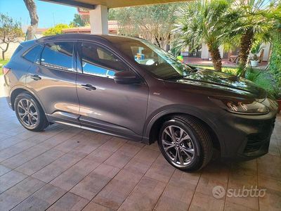 Usata Ford Kuga 120 CV (88 kW) 2022 Grigio SUV