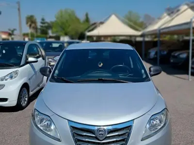 Usata Lancia Ypsilon Gold 69 CV (50 kW) 2013 Grigio Utilitaria