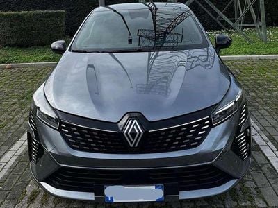 Używany Renault Clio V Techno 101 KM (74 kW) 2024 Szary Sedan/Limuzyna