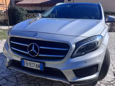 Usata Mercedes GLA220 177 CV (130 kW) 2015 Argento SUV