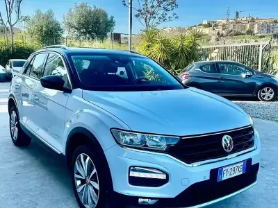 Begagnad VW T-Roc Style 116 HK (85 kW) 2019 Vit SUV