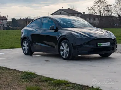 Usata Tesla Model Y RWD 88 kW (120 CV) 2024 Nero SUV