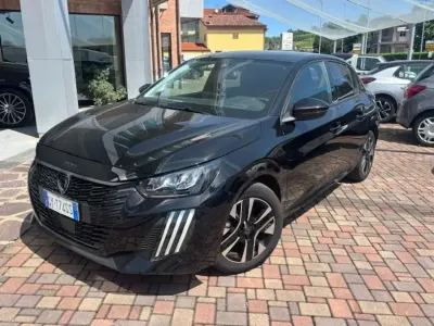 Usata Peugeot 208 Allure 101 CV (74 kW) 2025 Grigio scuro Utilitaria