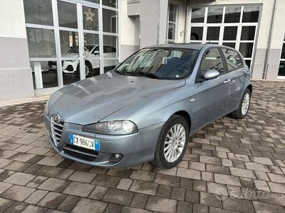 Grigio Usata 2005 Alfa Romeo 147 Distinctive Utilitaria | 1350 € (Buon prezzo)