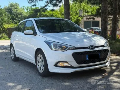Usata Hyundai i20 Classic 73 CV (53 kW) 2017 Bianco Berlina
