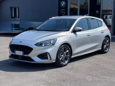 Usata Ford Focus ST-Line 125 CV (91 kW) 2021 Grigio Berlina