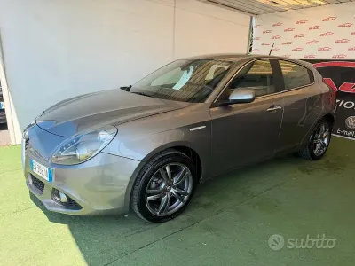 Usata Alfa Romeo Giulietta 105 CV (77 kW) 2014 Grigio Utilitaria