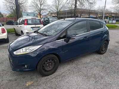 Usata Ford Fiesta 80 CV (58 kW) 2015 Blu Berlina