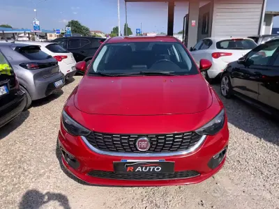 Usata Fiat Tipo Lounge 120 CV (88 kW) 2017 Rosso Berlina