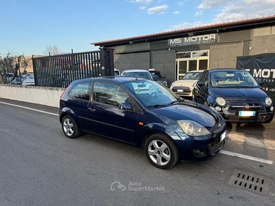Begagnad Ford Fiesta 90 HK (66 kW) 2007 Blå Halvkombi