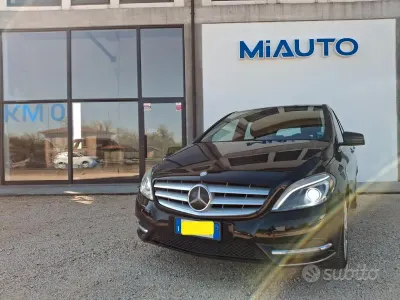 Käytetty Mercedes B200
