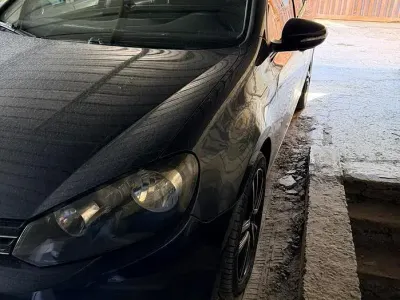 Begagnad VW Golf VI 140 HK (102 kW) 2009 Blå Halvkombi