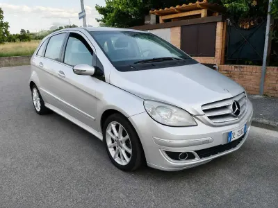 Usata Mercedes B180 109 CV (80 kW) 2009 Argento Monovolume
