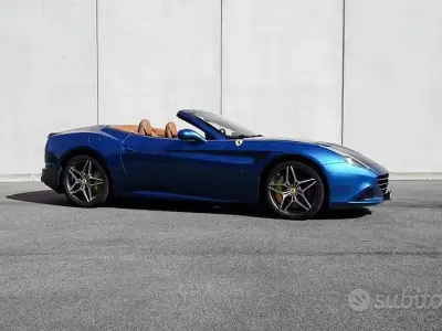 Usata Ferrari California 560 CV (411 kW) 2014 Blu Cabrio