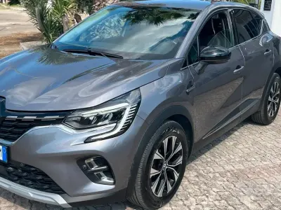 Usata Renault Captur Techno 91 CV (66 kW) 2023 Grigio SUV