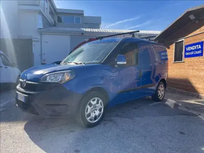 Usata Fiat Doblò 95 CV (69 kW) 2018 Blu pastello Monovolume