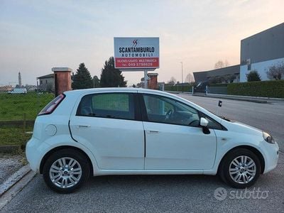 Usata Fiat Punto Lounge 69 CV (50 kW) 2013 Bianco Utilitaria