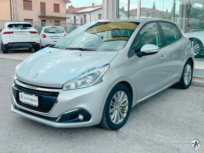 Usata Peugeot 208 Allure 75 CV (55 kW) 2018 Bianco Utilitaria