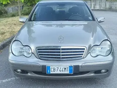Usata Mercedes C220 Elegance 143 CV (105 kW) 2003 Grigio Berlina