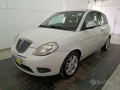 Usata Lancia Ypsilon Platinum 77 CV (56 kW) 2010 Beige metallizzato Utilitaria