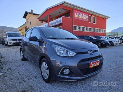 Usata Hyundai i10 Comfort 69 CV (50 kW) 2014 Viola Utilitaria