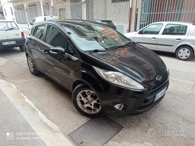 Usata Ford Fiesta 90 CV (66 kW) 2010 Nero Utilitaria
