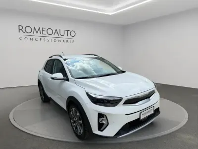 Usata Kia Stonic Style 101 CV (74 kW) 2023 Bianco SUV