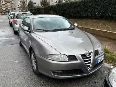 Begagnad Alfa Romeo GT 140 HK (102 kW) 2008 Grå Sportkupé