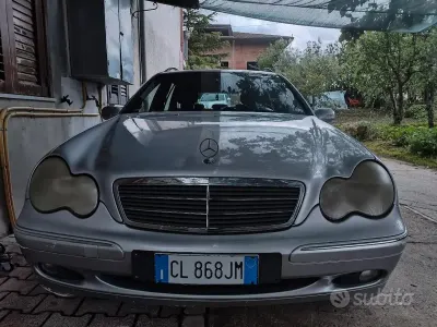 Usata Mercedes C200 122 CV (89 kW) 2004 Grigio Station wagon