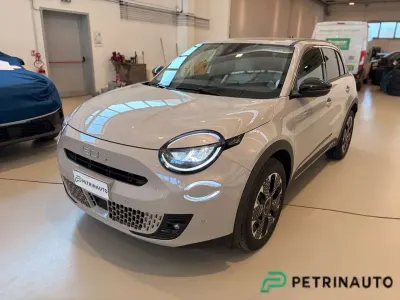Usata Fiat 600 La Prima 101 CV (74 kW) 2025 Sabbia metallizzato SUV