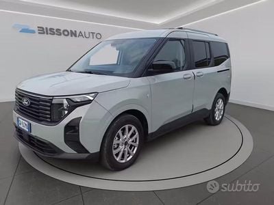 Usata Ford Tourneo Courier Titanium 126 CV (92 kW) 2024 Cactus grey Monovolume