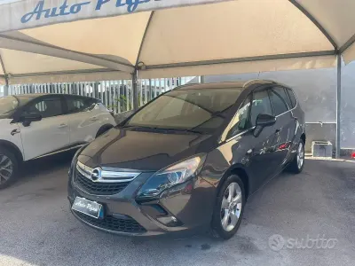 Usata Opel Zafira Tourer Cosmo 140 CV (102 kW) 2013 Grigio Monovolume
