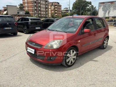 Usata Ford Fiesta 75 CV (55 kW) 2006 Arancione Utilitaria
