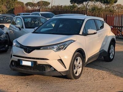 Usata Toyota C-HR 115 CV (84 kW) 2017 Bianco SUV