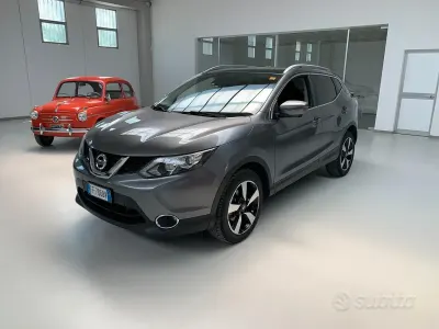 Usata Nissan Qashqai N-Connecta 110 CV (80 kW) 2017 Grigio SUV