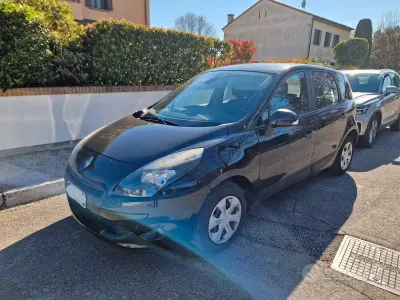 Usata Renault Scénic Dynamique 106 CV (77 kW) 2010 Nero Monovolume