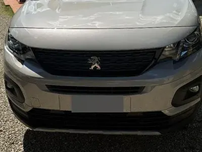 Begagnad Peugeot Rifter 131 HK (96 kW) 2019 Grå Minibuss