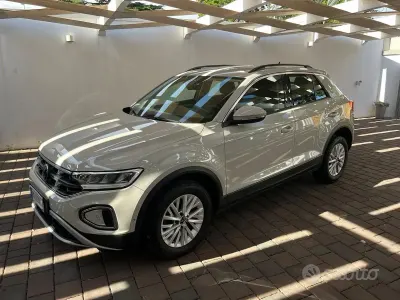 Usata VW T-Roc Style 116 CV (85 kW) 2023 Grigio SUV