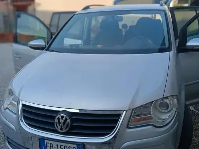 Usata VW Touran 105 CV (77 kW) 2010 Grigio Monovolume
