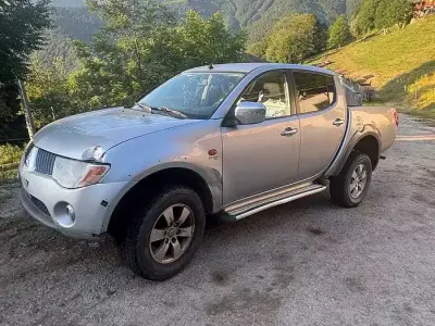 Usata Mitsubishi L200 136 CV (100 kW) 2006 Bluazzurro Pick-up