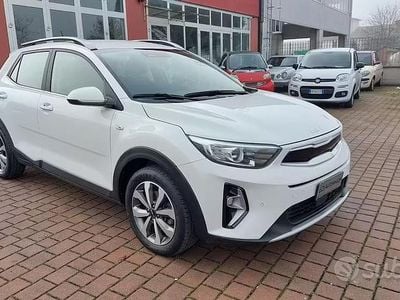 Usata Kia Stonic Style 84 CV (61 kW) 2021 Bianco SUV