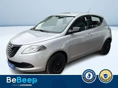 Usata Lancia Ypsilon 69 CV (50 kW) 2015 Grigio metallizzato Utilitaria