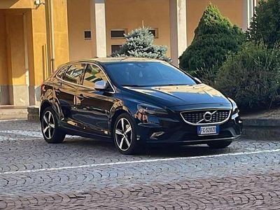 Usata Volvo V40 R-Design 120 CV (88 kW) 2018 Nero Berlina