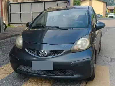 Usata Toyota Aygo 68 CV (50 kW) 2006 Bluazzurro Utilitaria