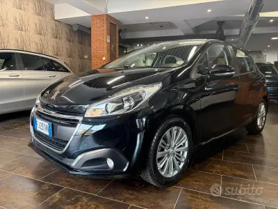 Usata Peugeot 208 Allure 82 CV (60 kW) 2017 Nero Utilitaria