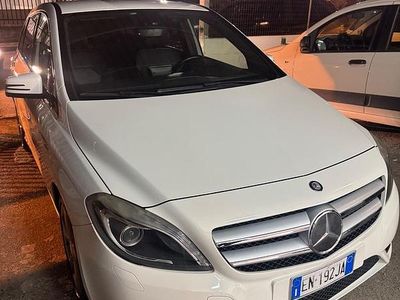 Usata Mercedes B180 Premium 109 CV (80 kW) 2013 Bianco Monovolume